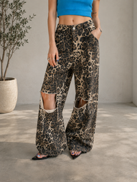 VAQUEROS DE CORTE ANCHO CON ESTAMPADO DE LEOPARDO